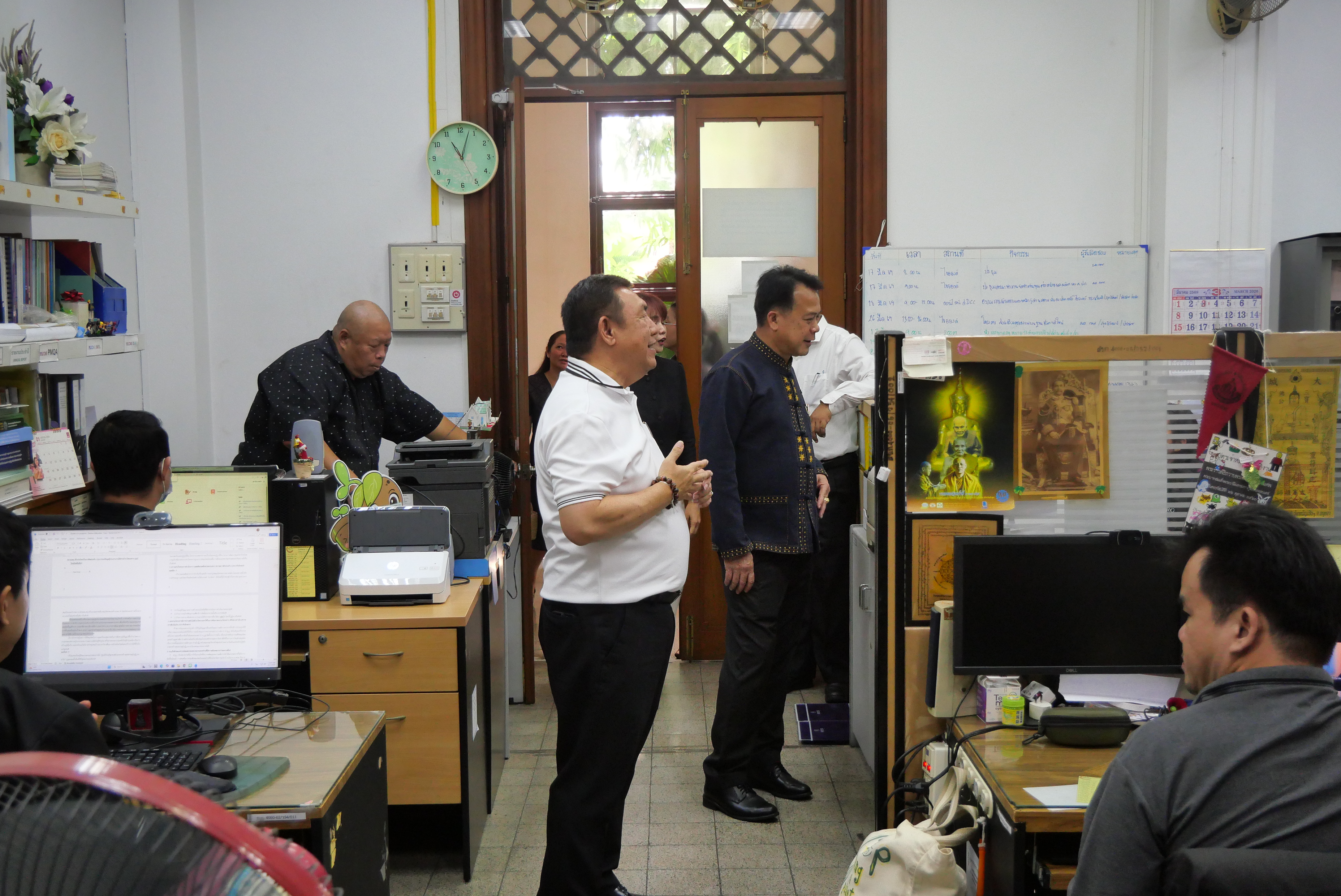 title - เลขาธิการ ส.ป.ก. ตรวจเยี่ยมบุคลากร ส.ป.ก. ถนนราชดำเนินนอก